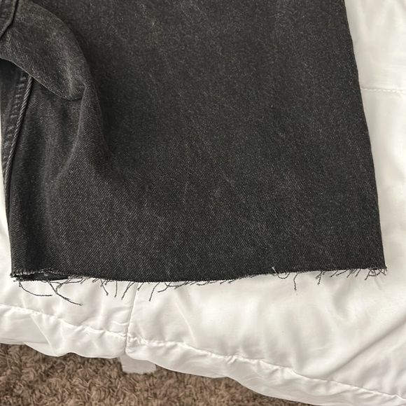 Black Levi's jorts Size 38 inseam 16-18 - Picture 4 of 5